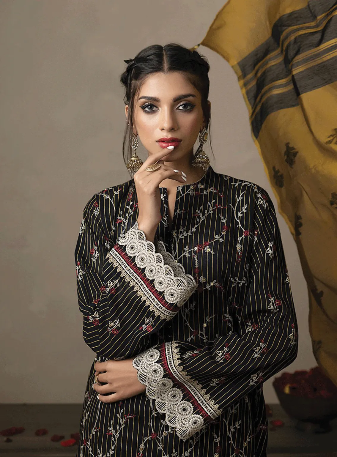 Lakhany Embroidered Lawn Unstitched 3 Piece Suit - LSM23SS LG-ZH-0038